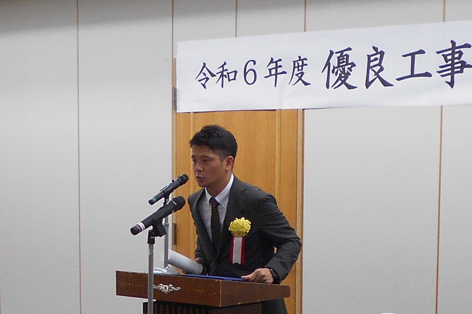 大田区でスピーチする笹原氏　顔アップ.jpg